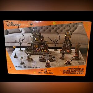 2023 12 piece Disney Halloween set. Brand New. Never Opened!